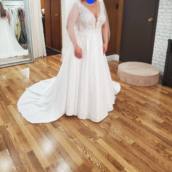 Size 16- Morilee Ivory Wedding Dress - Picture 4 of 5